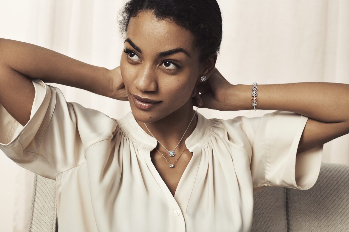 SPARKLING ROSES FOR TIMELESS STYLE